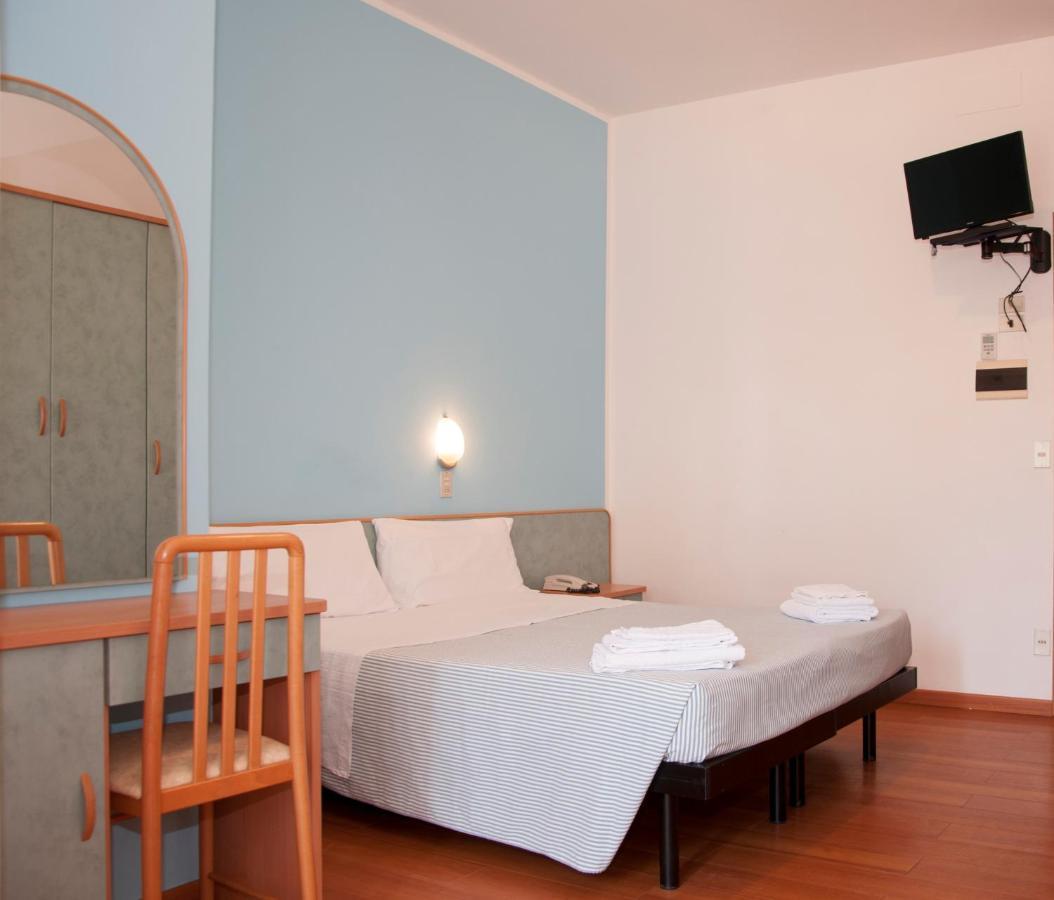 Hotel Rugantino Чезенатіко Екстер'єр фото