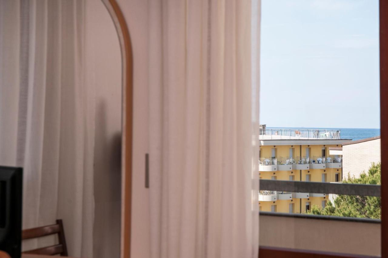 Hotel Rugantino Чезенатіко Екстер'єр фото