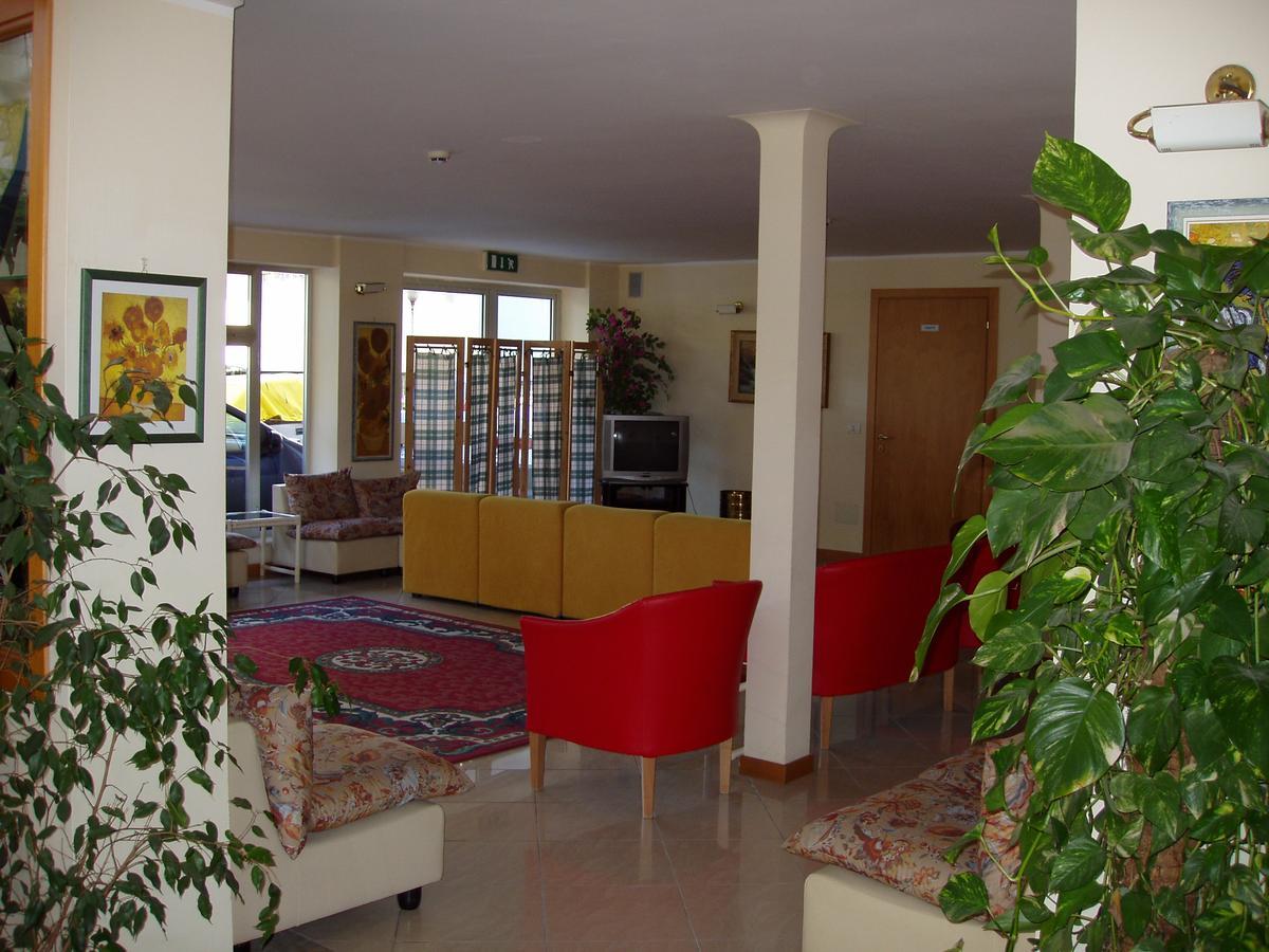 Hotel Rugantino Чезенатіко Екстер'єр фото